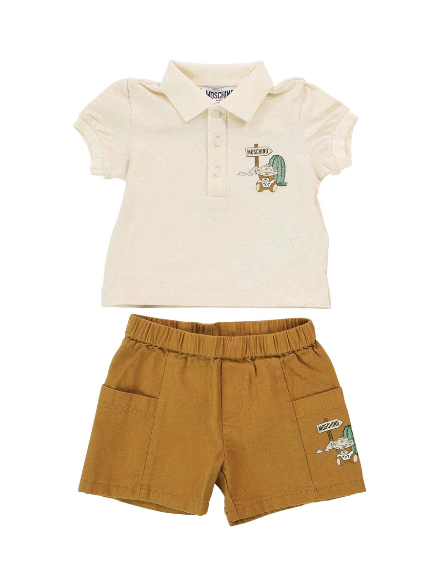 Completo polo crema e shorts cammello